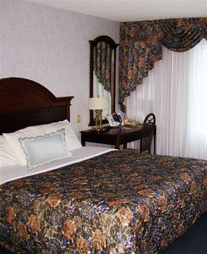 Rodeway Fallsview Penginapan 3*